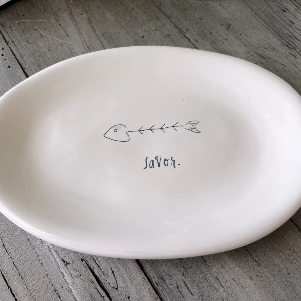 NWT- RAE DUNN OVAL “ SAVOR” PLATE